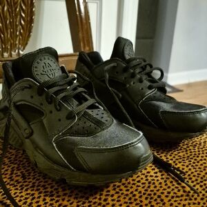 Nike Black Sneakers